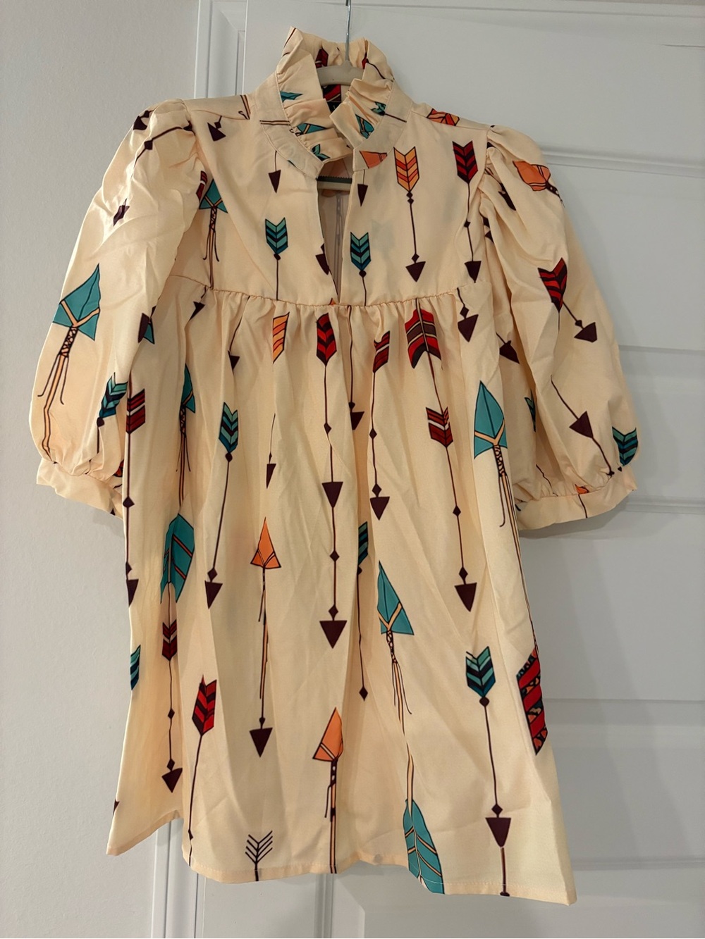 Cream Arrow Print Puff Sleeve Dress